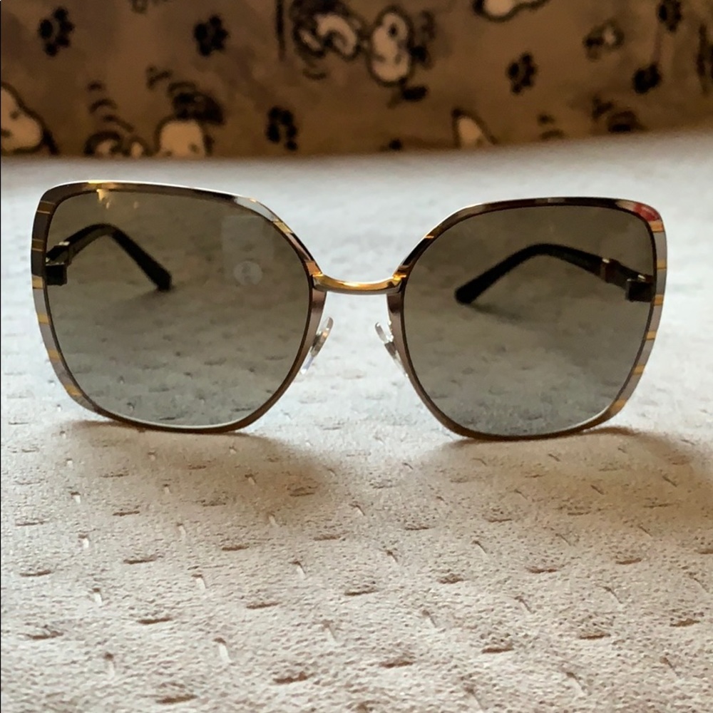 Perfect condition Tory Burch sunglasses